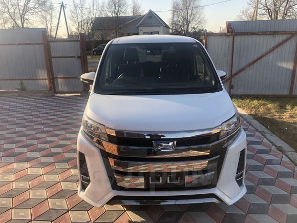 Минивэн или однообъемник Toyota Noah 2019 года, 2750000 рублей, -