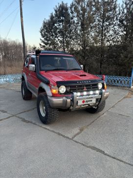  3  Mitsubishi Pajero 1996 , 900000 ,  