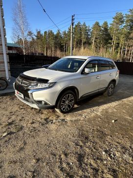 SUV   Mitsubishi Outlander 2015 , 2038000 , 