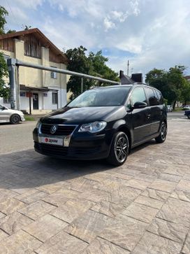    Volkswagen Touran 2009 , 815000 , 