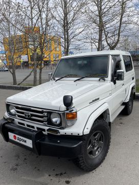  3  Toyota Land Cruiser 2002 , 2555000 , -