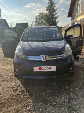    Toyota Isis 2013 , 1350000 , 