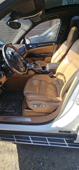 SUV   Porsche Cayenne 2012 , 3000000 , 