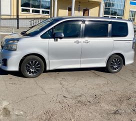    Toyota Voxy 2010 , 1500000 , 