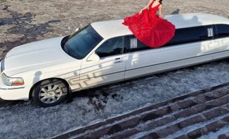  Lincoln Town Car 2004 , 700000 , 