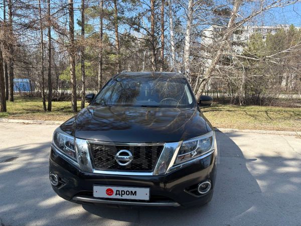 SUV   Nissan Pathfinder 2015 , 1800000 , 