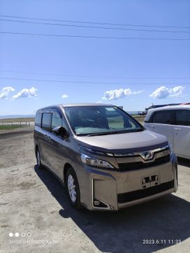    Toyota Voxy 2018 , 2650000 , 