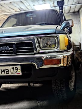  3  Toyota Hilux Surf 1990 , 720000 , 