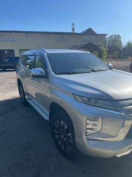 SUV   Mitsubishi Montero 2022 , 3850000 , -