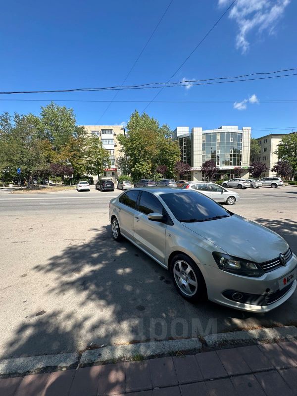  Volkswagen Polo 2013 , 860000 , --