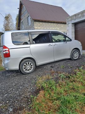    Toyota Noah 2011 , 1550000 , 