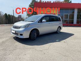    Toyota Isis 2005 , 590000 , 