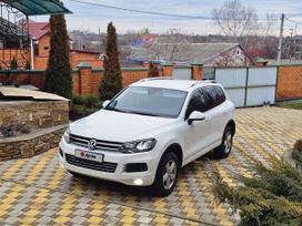 SUV   Volkswagen Touareg 2013 , 2400000 , 