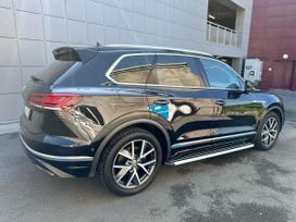 SUV   Volkswagen Touareg 2020 , 6400000 , 