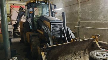 - John Deere 325J 2011 , 5000000 , 