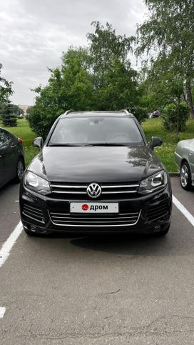 SUV   Volkswagen Touareg 2013 , 2400000 , 