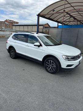 SUV   Volkswagen Tiguan 2020 , 2900000 , 