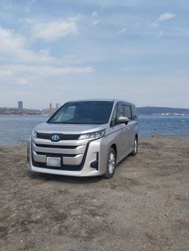    Toyota Noah 2022 , 3750000 , 