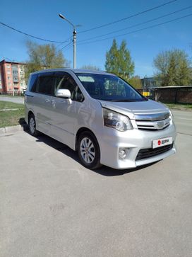    Toyota Noah 2011 , 1599000 , 