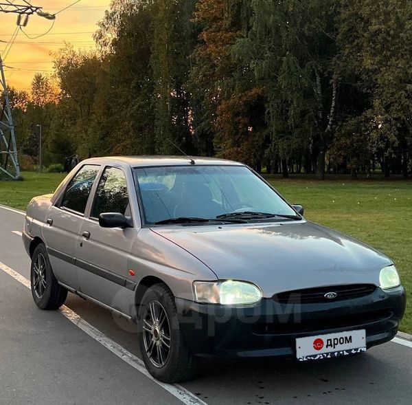  Ford Escort 1996 , 129000 , 