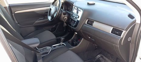 SUV   Mitsubishi Outlander 2015 , 1950000 , 