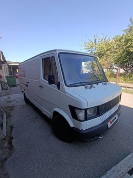    Mercedes-Benz Mercedes 1988 , 390000 , 