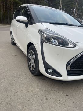    Toyota Sienta 2021 , 1796000 , 